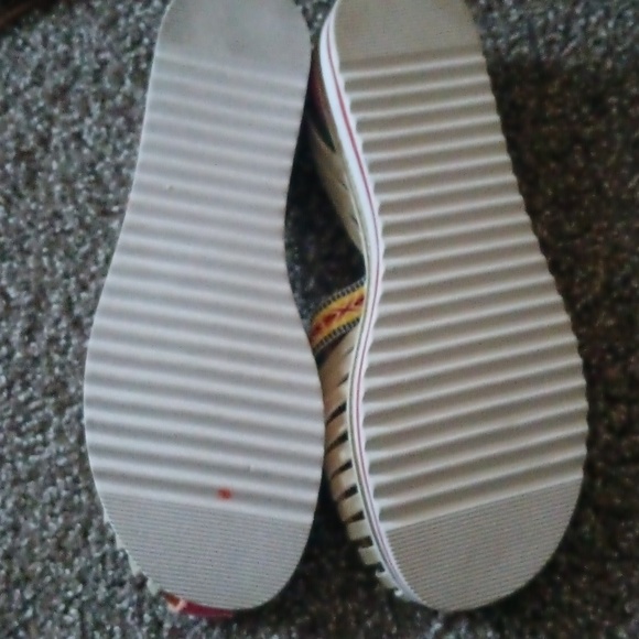 Slip on shoes size 6 - Picture 2 of 2